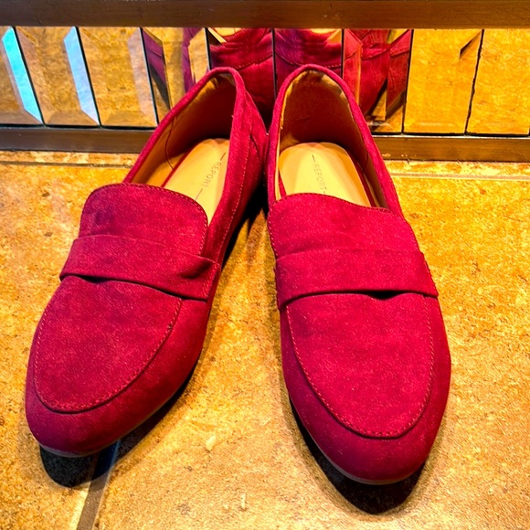 Report Shoes - NWT Burgundy Faux Suede Flats